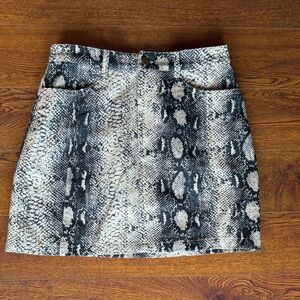 Le Lis Black and Gray Snake Print Mini Skirt